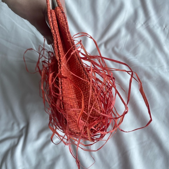 Handmade raffia clutch - Picture 5 of 6